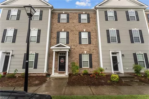 221 Feldspar St, Virginia Beach, VA 23462