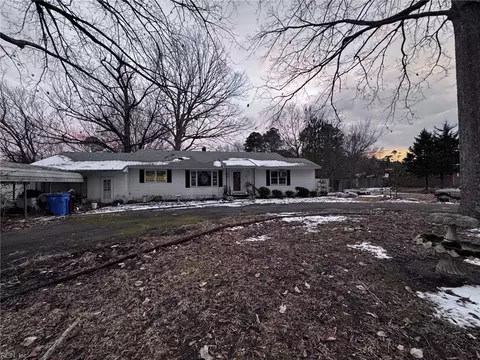 1329 Elbow Rd, Chesapeake, VA 23320