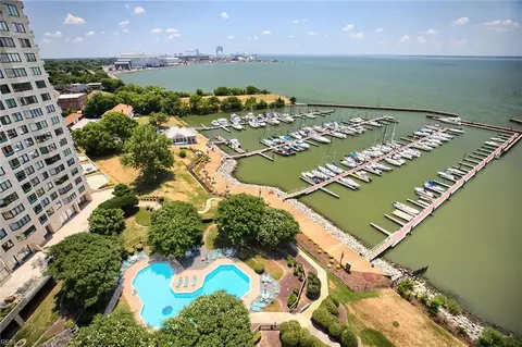 7505 River Rd #14C, Newport News, VA 23607
