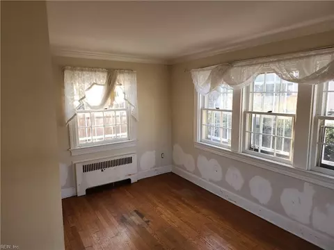 Living - 1419 Queen St, Hampton, VA 23669 photo 3 of 3
