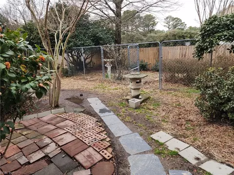 Exterior - 1419 Queen St, Hampton, VA 23669 photo 5 of 8