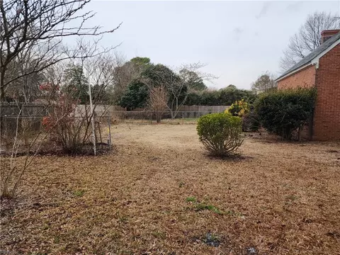 Exterior - 1419 Queen St, Hampton, VA 23669 photo 4 of 8