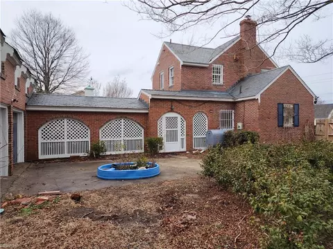 Exterior - 1419 Queen St, Hampton, VA 23669 photo 3 of 8