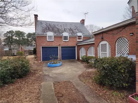 Exterior - 1419 Queen St, Hampton, VA 23669 photo 2 of 8