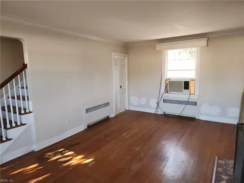 Living - 1419 Queen St, Hampton, VA 23669 photo 2 of 3