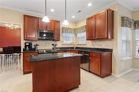 Kitchen - 2140 Seastone Trce, Chesapeake, VA 23321 photo 2 of 4