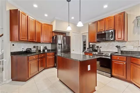 Kitchen - 2140 Seastone Trce, Chesapeake, VA 23321 photo 3 of 4