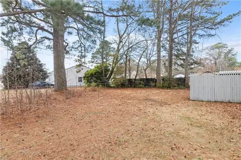 Exterior - 823 Burton St, Hampton, VA 23666 photo 4 of 4