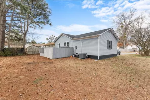 Exterior - 823 Burton St, Hampton, VA 23666 photo 3 of 4