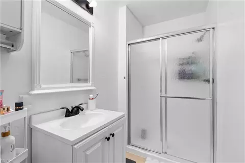 Bath - 823 Burton St, Hampton, VA 23666 photo 1 of 2