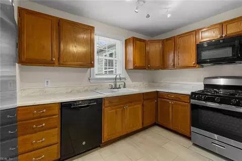 416 Alleghany Rd, Hampton, VA 23661 photo 14
