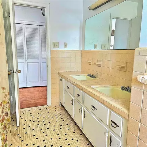 Bath - 5616 River Bluff Dr, Suffolk, VA 23435 photo 2 of 3