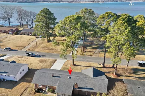 View/Area - 5616 River Bluff Dr, Suffolk, VA 23435 photo 2 of 11