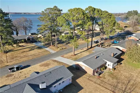 View/Area - 5616 River Bluff Dr, Suffolk, VA 23435 photo 6 of 11
