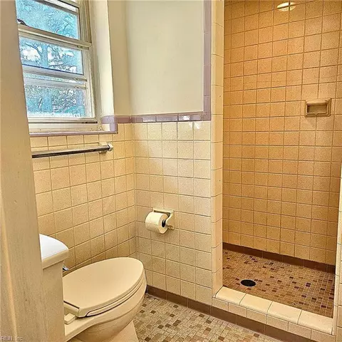 Bath - 5616 River Bluff Dr, Suffolk, VA 23435 photo 3 of 3