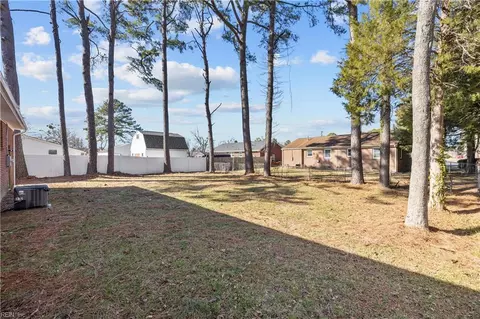Exterior - 1611 Briarfield Rd, Hampton, VA 23661 photo 7 of 7