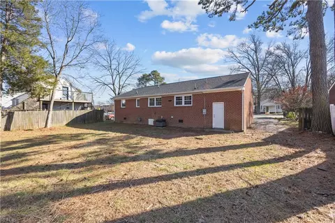 Exterior - 1611 Briarfield Rd, Hampton, VA 23661 photo 3 of 7