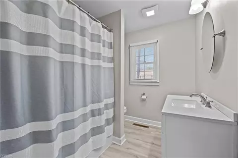 Bath - 1611 Briarfield Rd, Hampton, VA 23661 photo 1 of 2