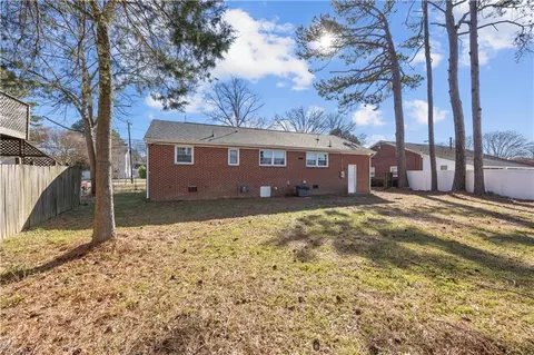 Exterior - 1611 Briarfield Rd, Hampton, VA 23661 photo 5 of 7