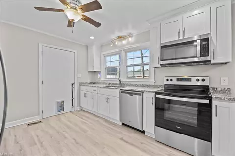 Entry Way - 1611 Briarfield Rd, Hampton, VA 23661 photo 1 of 2