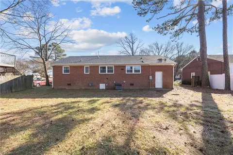 Exterior - 1611 Briarfield Rd, Hampton, VA 23661 photo 4 of 7