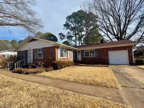 2813 E Point Dr, Chesapeake, VA 23321