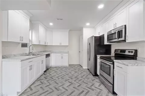 3106 Roanoke Ave, Newport News, VA 23607