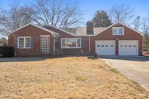 225 Frank Dr, Chesapeake, VA 23322