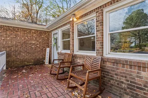 Exterior - 209 Harris Creek Rd, Hampton, VA 23669 photo 4 of 8