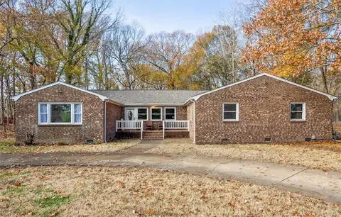 Exterior - 209 Harris Creek Rd, Hampton, VA 23669 photo 1 of 8
