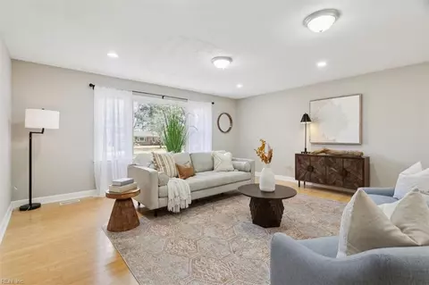 Living - 209 Harris Creek Rd, Hampton, VA 23669 photo 2 of 6