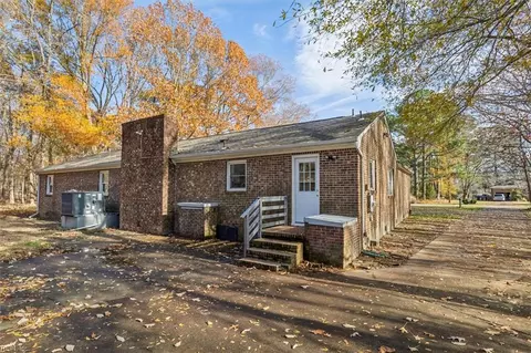 Exterior - 209 Harris Creek Rd, Hampton, VA 23669 photo 5 of 8