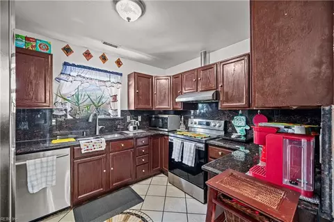 1086 Johnstons Rd, Norfolk, VA 23513 photo 7