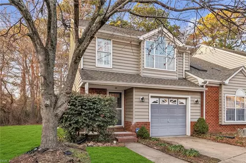 22 Candlelight Ln, Portsmouth, VA 23703