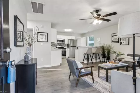 202 Beverly St, Hampton, VA 23669 photo 2