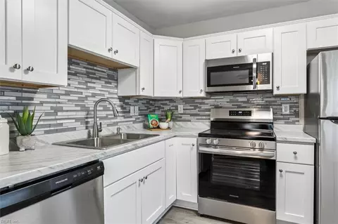 202 Beverly St, Hampton, VA 23669 photo 11