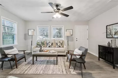 202 Beverly St, Hampton, VA 23669 photo 4