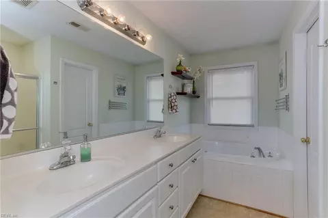 Bath - 3 Boger Cir, Hampton, VA 23664 photo 1 of 3