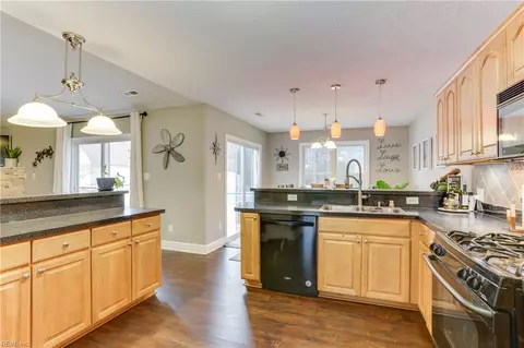 Kitchen - 3 Boger Cir, Hampton, VA 23664 photo 4 of 5