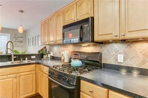 Kitchen - 3 Boger Cir, Hampton, VA 23664 photo 5 of 5