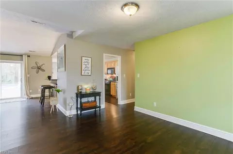 Entry Way - 3 Boger Cir, Hampton, VA 23664 photo 4 of 6