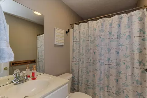 Bath - 3 Boger Cir, Hampton, VA 23664 photo 3 of 3