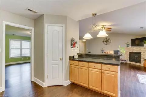 Entry Way - 3 Boger Cir, Hampton, VA 23664 photo 5 of 6