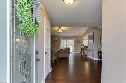 Entry Way - 3 Boger Cir, Hampton, VA 23664 photo 1 of 6