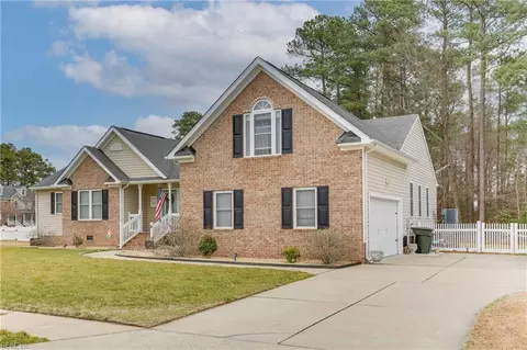 Exterior - 3 Boger Cir, Hampton, VA 23664 photo 2 of 6