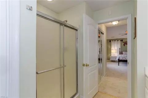 Bath - 3 Boger Cir, Hampton, VA 23664 photo 2 of 3