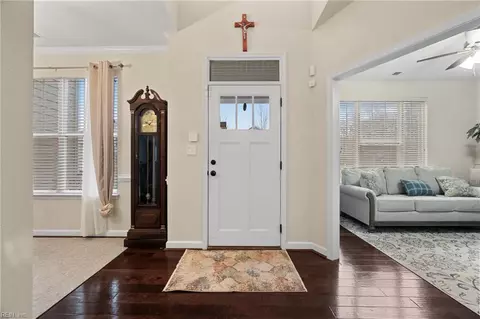 133 Bella Dr, Chesapeake, VA 23322 photo 5