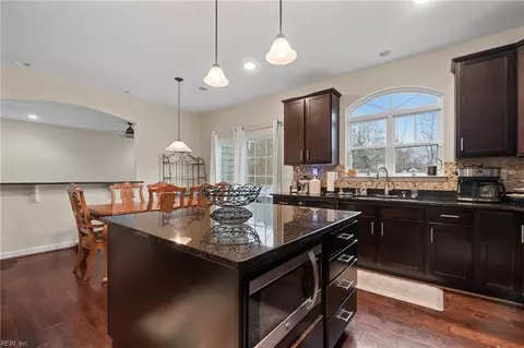 133 Bella Dr, Chesapeake, VA 23322 photo 11
