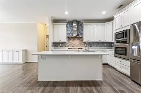 1361 Auburn Hill Dr, Chesapeake, VA 23320