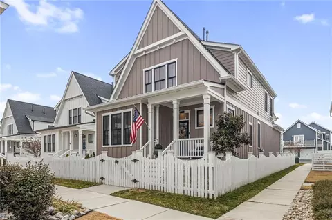 9509 Marina Dr, Norfolk, VA 23518